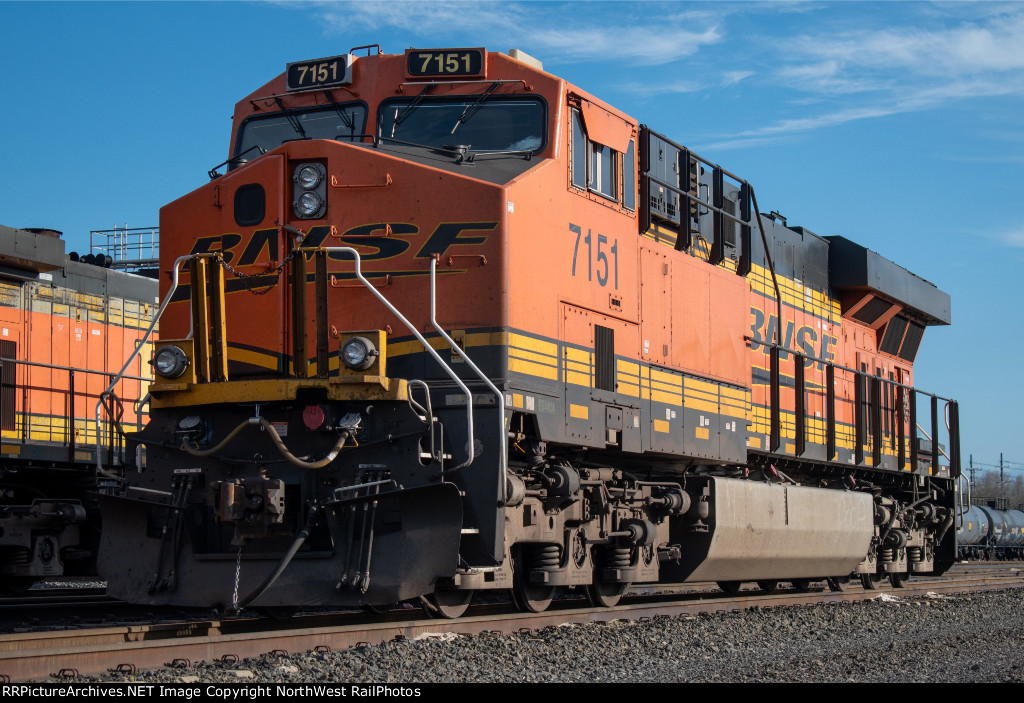 BNSF 7151